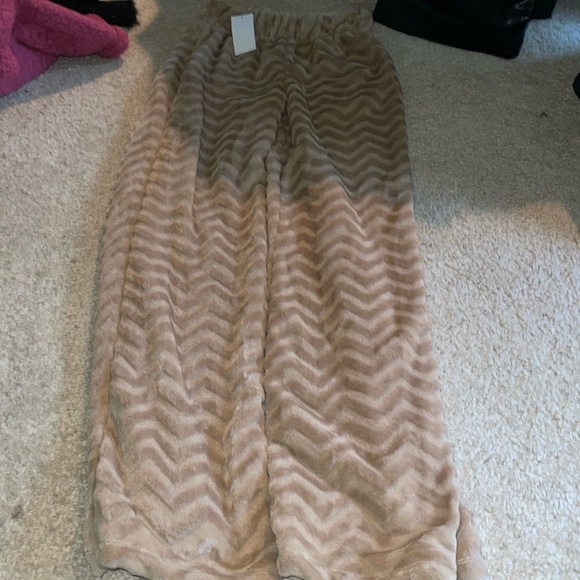 Crave Fame Plush joggers - Picture 2 of 7